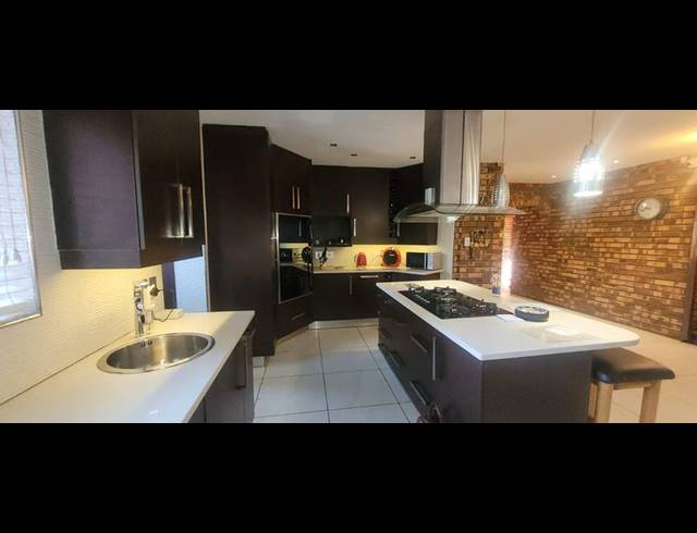 4 BEDROOM HOUSE FOR SALE IN MEYERSDAL